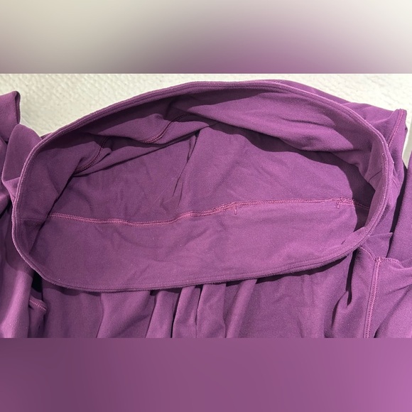 Lululemon: Women's Long Sleeve Top - Size 8 - Picture 8 of 9